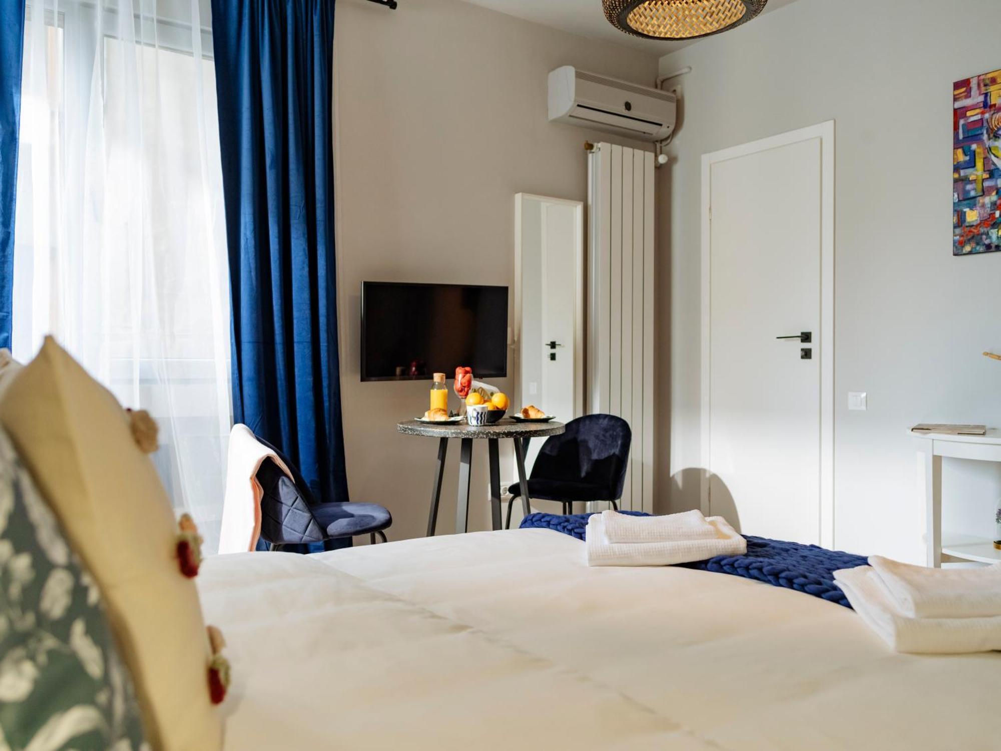 Petite Maison Sur Le Boulevard Bucarest Esterno foto