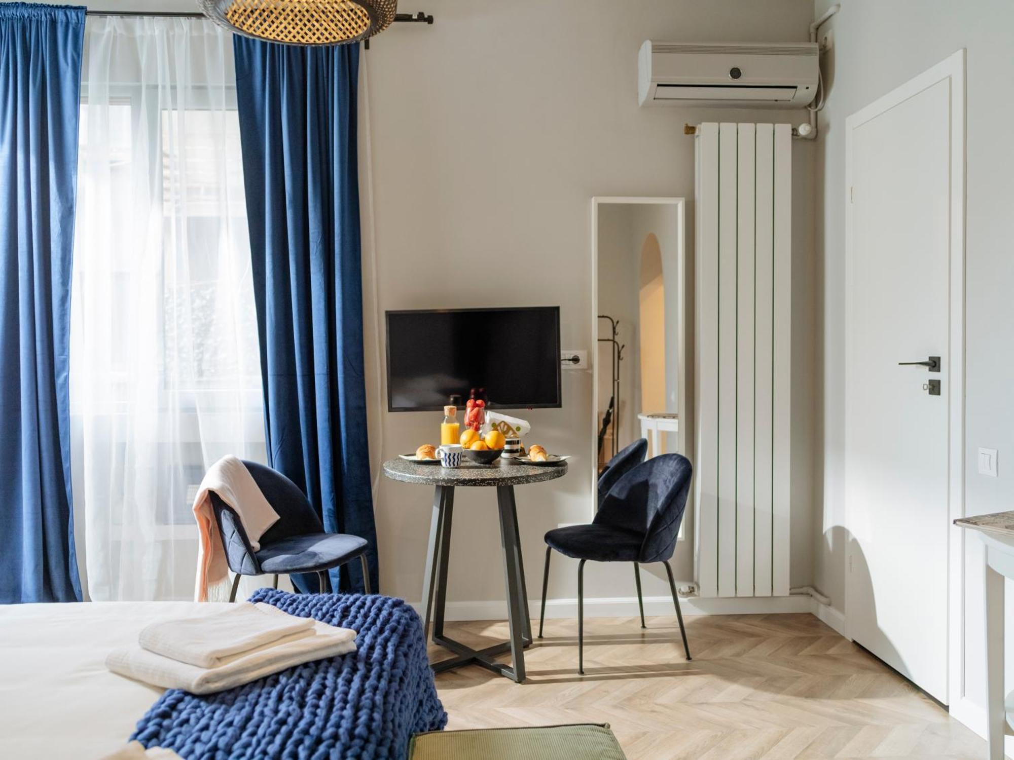 Petite Maison Sur Le Boulevard Bucarest Esterno foto